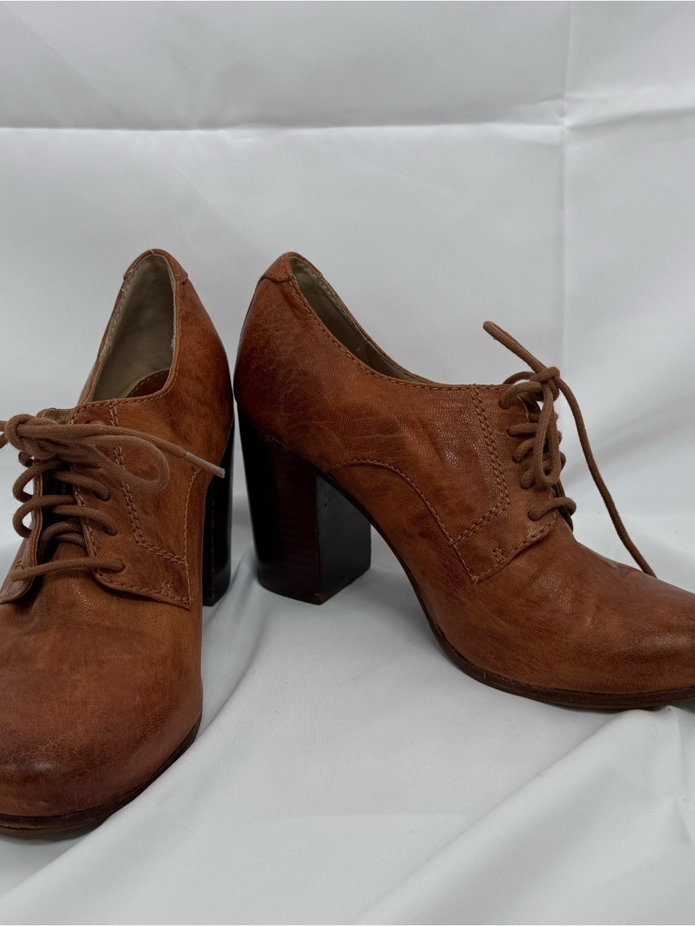 Frye Carson Oxford Heel Cognac Leather Lace-Up Block Heel Booties